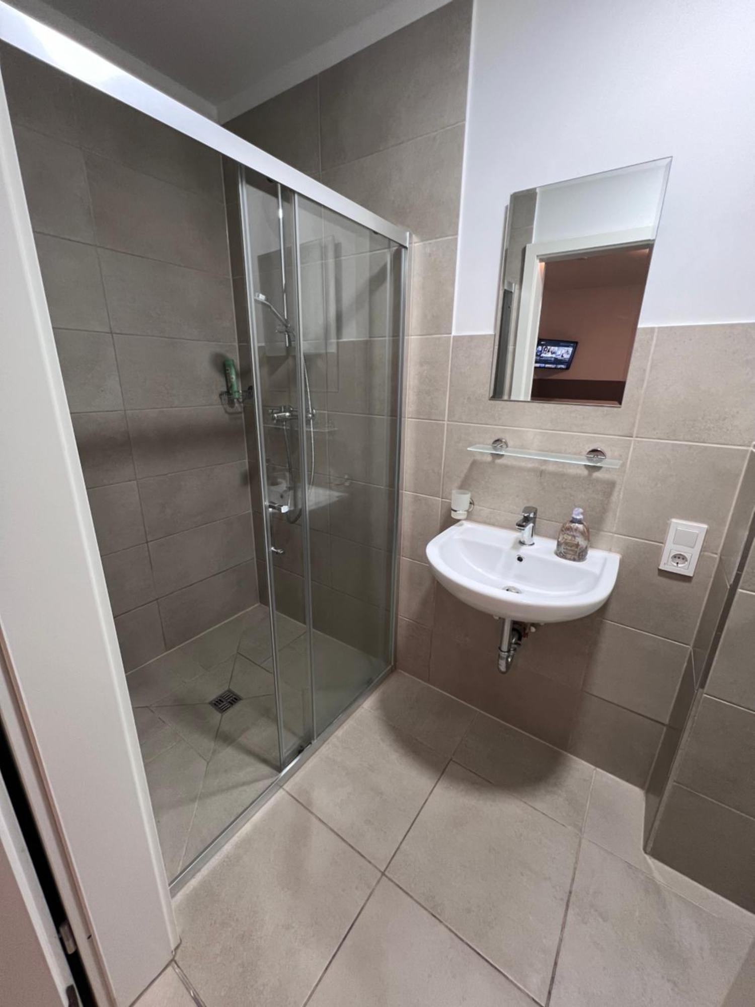 Staycomfort24 ออสนาบรึค ภายนอก รูปภาพ